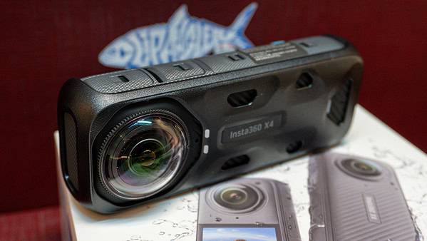 contenuto scatola insta 360 x4